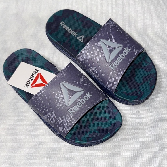 Reebok Kids EVA NWT Comfort Footbed Lightweight Slide Sandals Blue Camo Size 2 - Picture 1 of 6